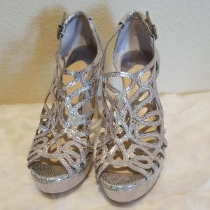 Gianni Bini Silver Platform Heeled Sandals Sz 6